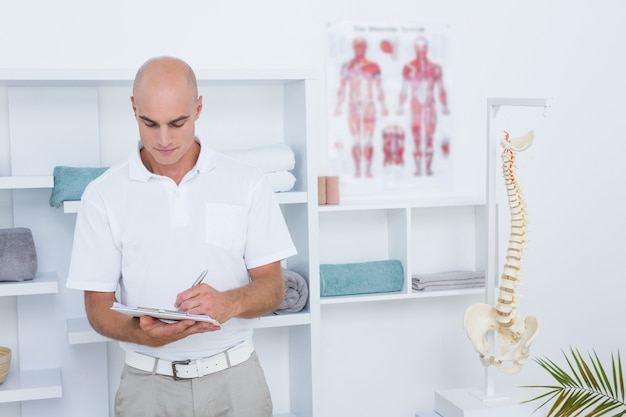 Local cabinet ostéopathe : guide juridique et fiscal 2026